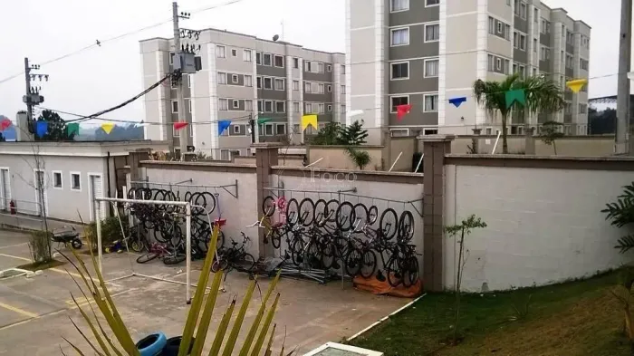 Apartamento com 2 dormitórios para alugar, 44 m² por R$ 1.517,00/mês - Água Chata - Guarul