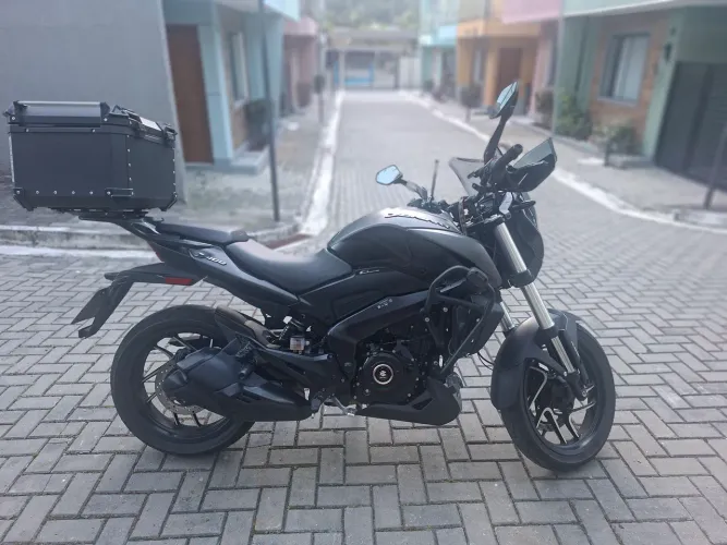 Dominar 400 ano 2025 com 6.500 km