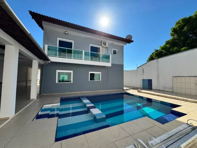 Casa de alto padrão com 4 suítes e piscina no Aleixo - Manaus - AM
