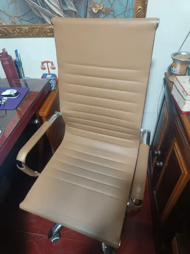Cadeira Giratória courino Caramelo