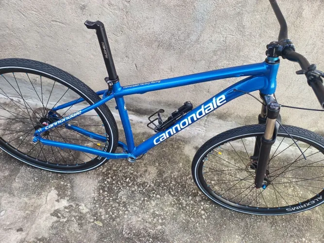 Bicicleta cannondale tamanho 17