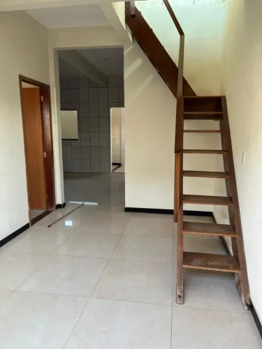 Casa com 2 suítes e 1 quarto