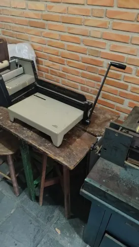 Guilhotina de mesa