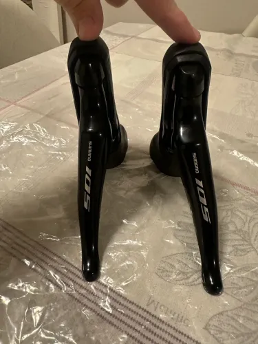 Par STI Shimano 105 11v Hidráulico ST-7020 para peças/reposicão.
