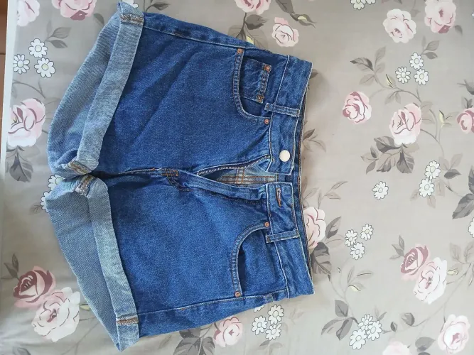 short jeans bluesteel, tam. 40