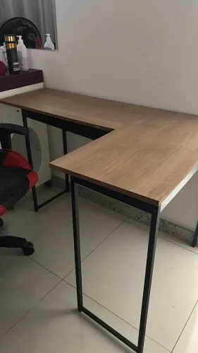 Mesa de escritório sem gaveta