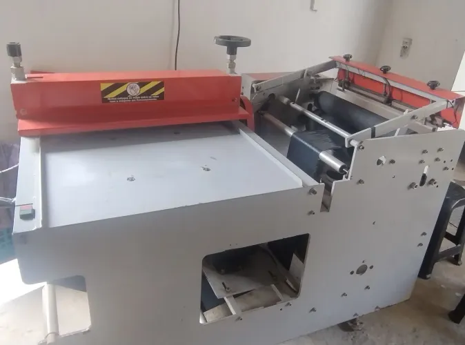 Máquina de fabricação de sacolas