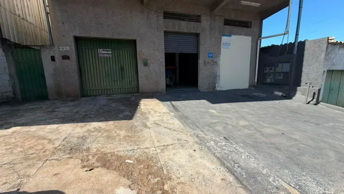 Loja com 110m² com 1 banheiro 1 sala