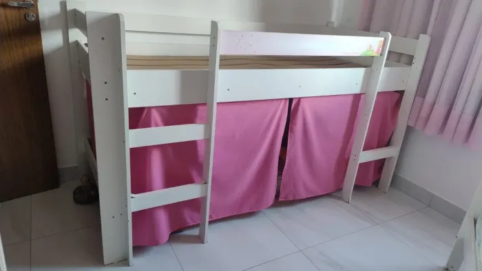 Cama infantil suspensa