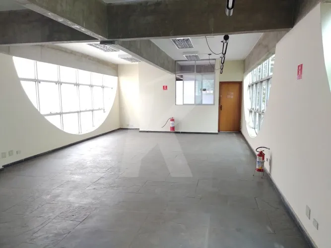Prédio no Tucuruvi 500 mts2, 10 banheiros, 10 vagas de garagem