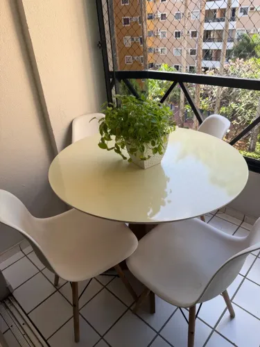 Vendo uma mesa e sofá em perfeito estado!