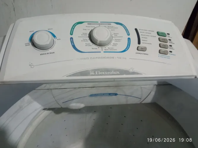 Máquina de lavar roupa Eletrolux 10k