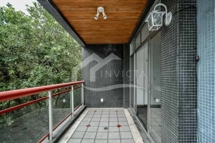 OPORTUNIDADE DE 3 QUARTOS COM 2 VAGAS EM BOTAFOGO!
