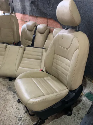 Bancos de couro Nissan Kiks