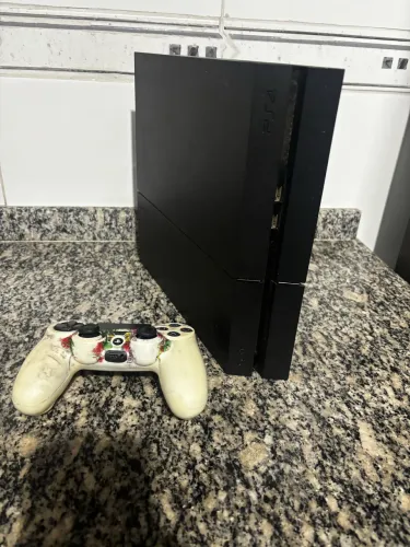 PlayStation 4 / 500 gb / 1 controle