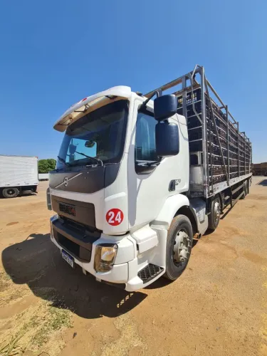 Caminhão volvo VM 270 no chassi ano 2015 venda ou troca em
