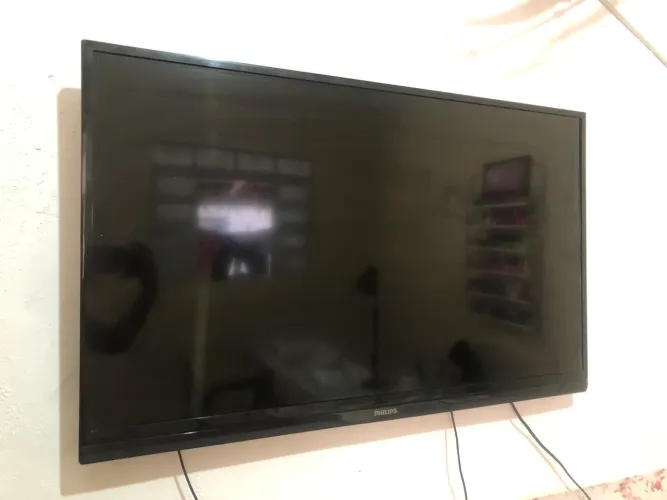 Tv 39 polegadas, só vira smart se conectar o fio no Wi-Fi 