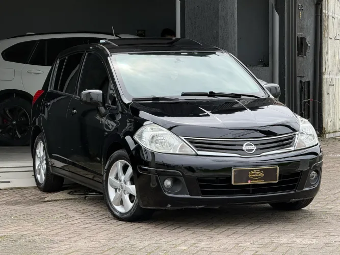 Nissan Tiida SL 1.8/1.8 Flex 16V Mec. 2011
