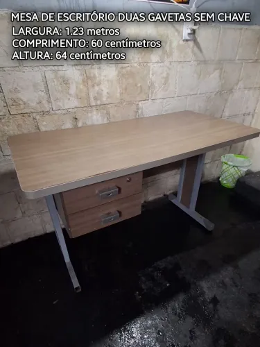 Mesa de escritório em bom estado 