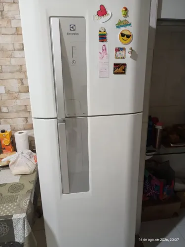 Geladeira 380 litros conservadissima, mas com defeito! Compressor novo, dias de comprado.