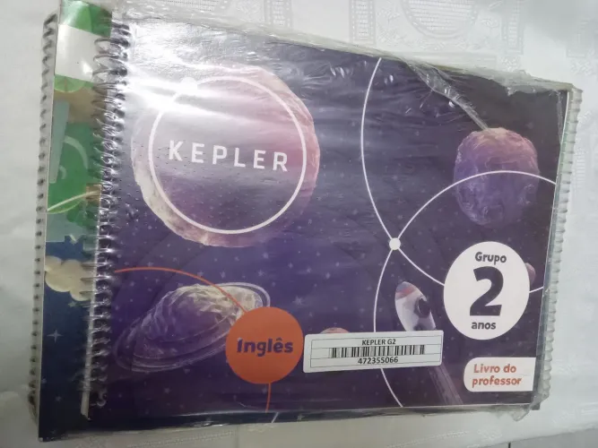 Livro didático de Inglês para educação infantil Kepler grupo 2 anos