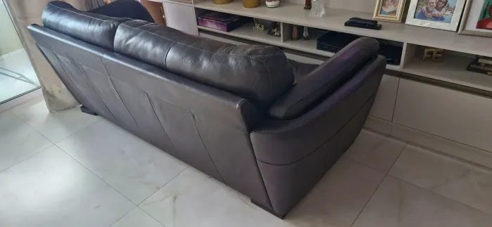 Sofá de couro 3 lugares 