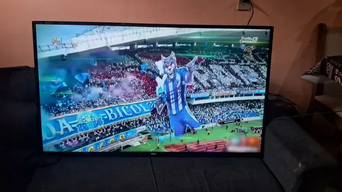 Smart TV ultra eslim Philips está sem o controle mas custa 20 reais 