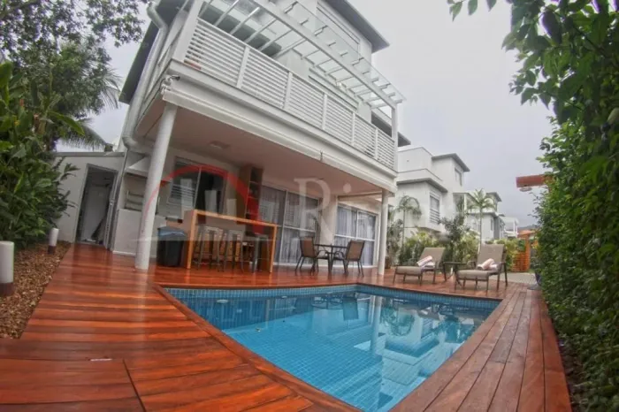Casa a Venda em Maresias, Condomínio Frente ao Mar em São Sebastião/SP