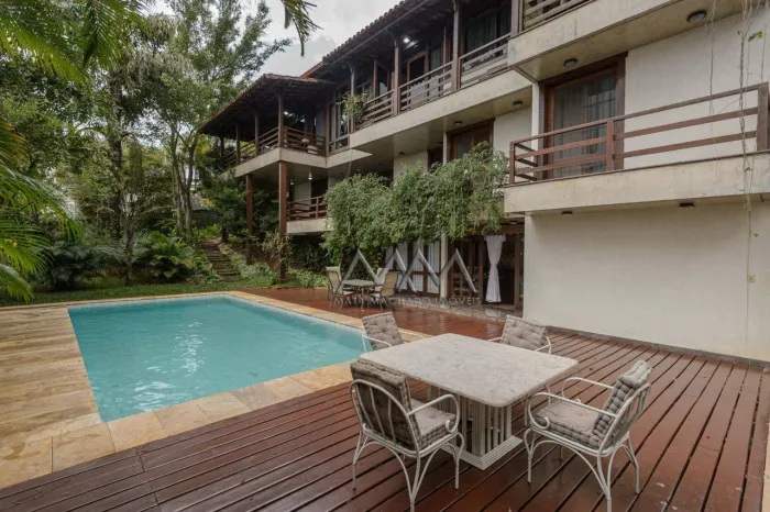 Casa à Venda no Belvedere com 6 Quartos  523m²