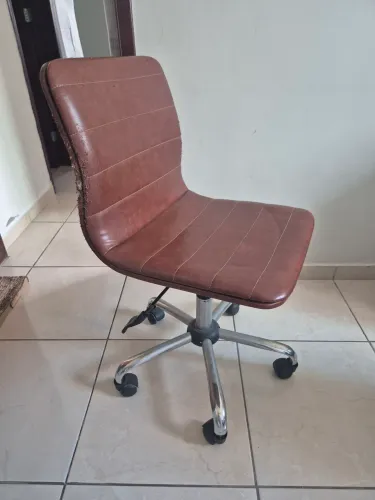 Cadeira de escritorio com regularem de altura