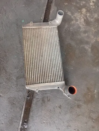 Radiador intercooler para caminhão Volkswagen 5150  *