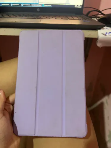 tablet s9 da samsung com a caneta para escrever e capa que da para deixar apoiado