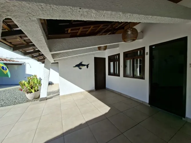 Casa em Condomínio para Venda em Guaratuba, 2 dormitórios, 2 banheiros, 1 vaga