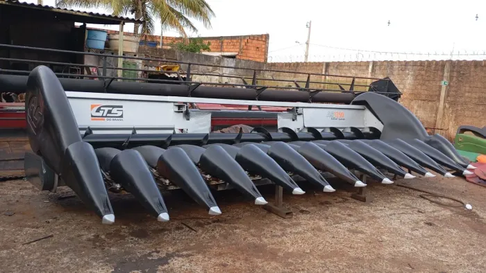 Plataforma de milho GTS 12 linhas