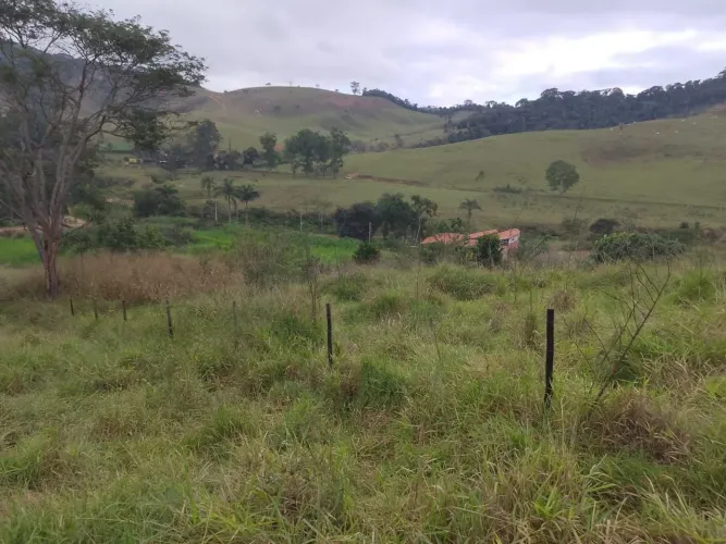 Vendo ou troco em carro Terreno na regiao do Mae Dagua em Sao Domingos do prata.