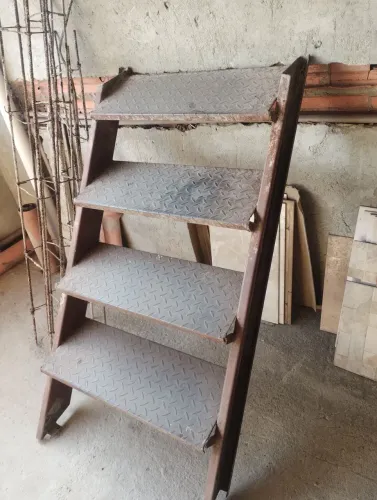 Escada de ferro Quatro degraus 