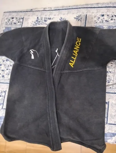 Kimono e moletom Alliance