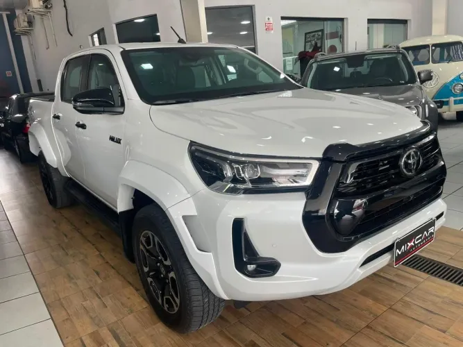 Toyota Hilux CD SRX Plus 4X4 2.8 TDI Die. Aut. 2026