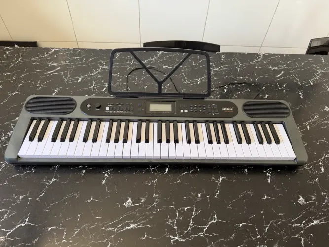 Teclado Kobe KB400 - Usado em ótimo estado