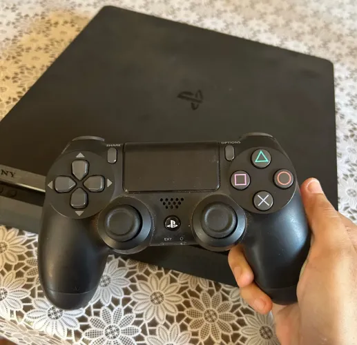 PlayStation 4 slim 1TB