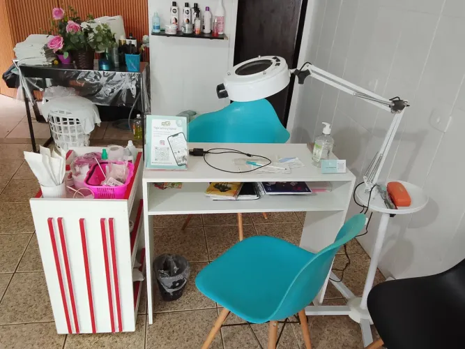 Vendo luminária para estética, sobrancelhas e manicure ela tem ventilador junto