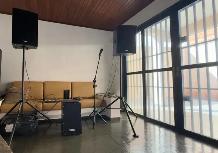Caixa de som profissional mark audio