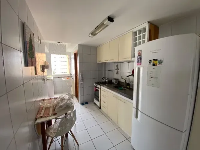 Apartamento nos Aflitos - 3 quartos, 3 banheiros, 2 salas, varanda, cozinha e área de serv