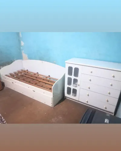 Cama bicama + comoda 5 gavetas branca