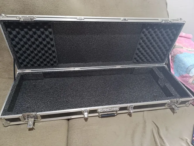 ESTOJO PARA TECLADO KORG KROME 61 OU OUTRO DE 61 TECLAS.