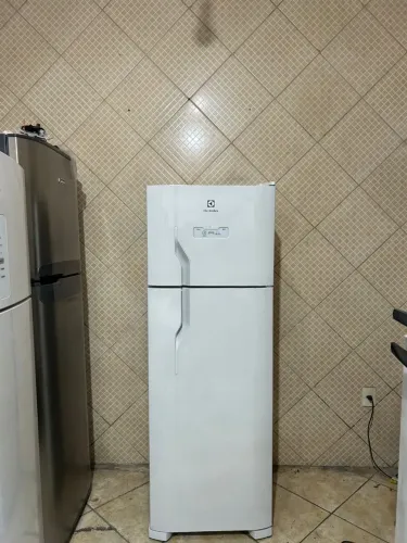 Geladeira Eletrolux Frost Free seminova