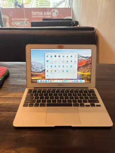 MacBook Air 11 - Conservado! 