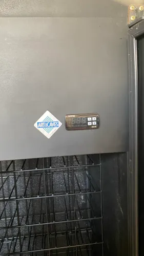 Adega Climatizada Art Caves Grande Capacidade Porta Dupla de Vidro