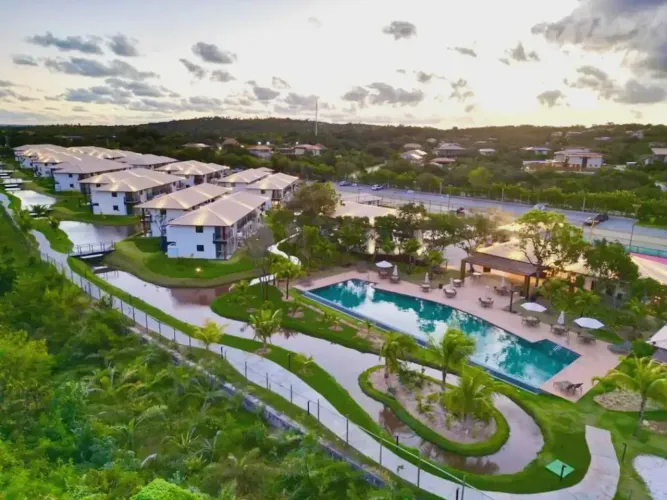 Praia do Forte ! Vilage 2/4, próximo ao Tivoli, com 55 m2, 02 vagas - Venda / Aluguel
