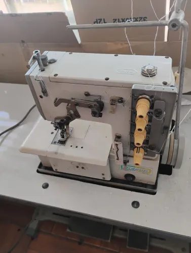 Vendo Galoneira Bracob 3 agulhas
